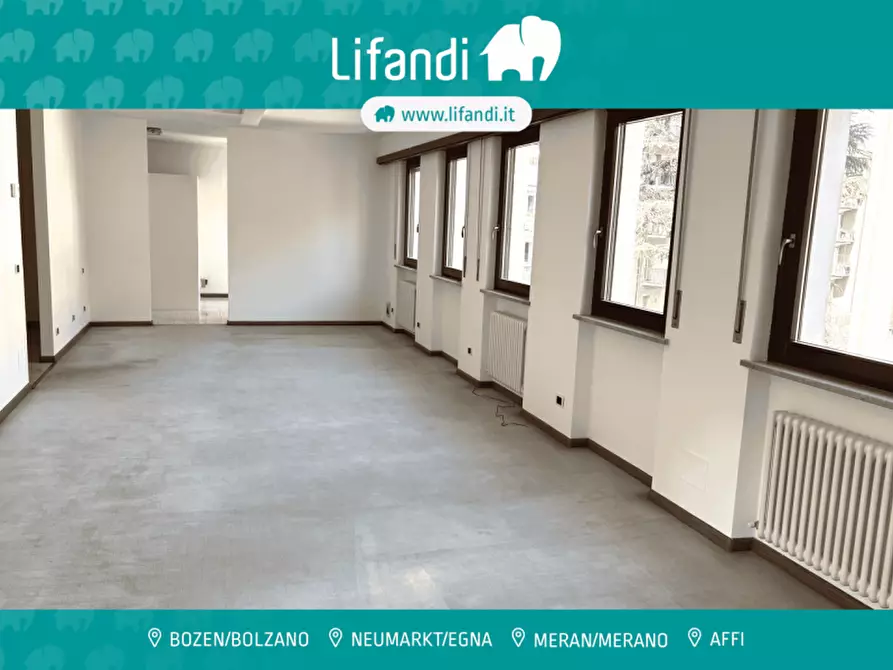Immagine 1 di Ufficio in affitto  in Via A. Rosmini - A. Rosmini-Straße a Bolzano