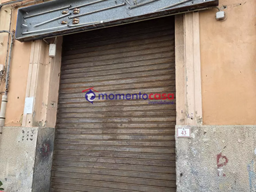 Immagine 1 di Garage in vendita  in Via Nino Bixio 43 a Reggio Di Calabria