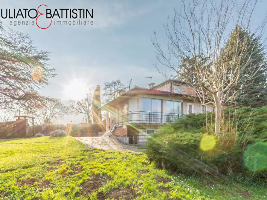 Immagine 2 di Villa in vendita  in Via delle Vigne a Creazzo