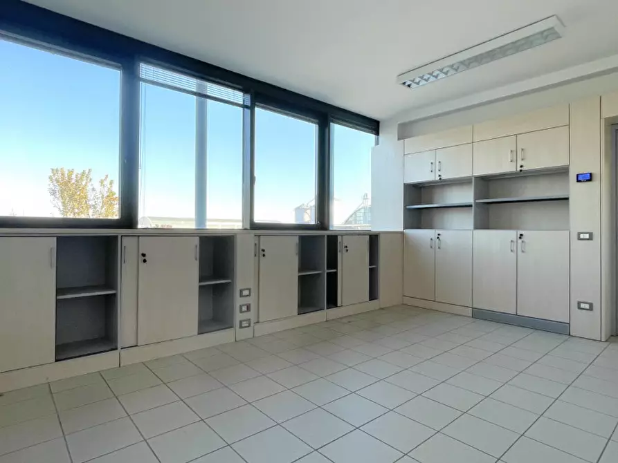 Immagine 11 di Ufficio in affitto  a Conselve