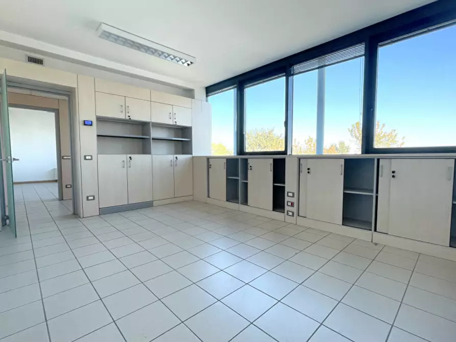 Immagine 13 di Ufficio in affitto  a Conselve