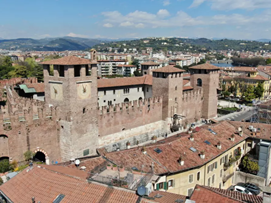 Immagine 1 di Attico in vendita  in Corso Castelvecchio a Verona