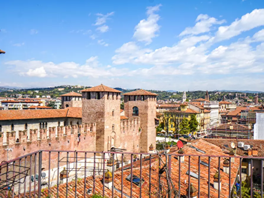 Immagine 2 di Attico in vendita  in Corso Castelvecchio a Verona