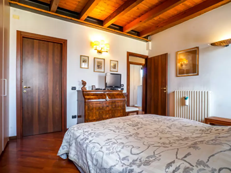 Immagine 15 di Attico in vendita  in Corso Castelvecchio a Verona