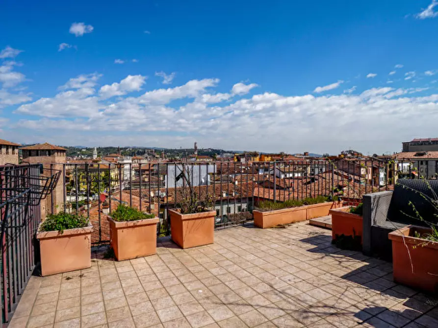 Immagine 27 di Attico in vendita  in Corso Castelvecchio a Verona