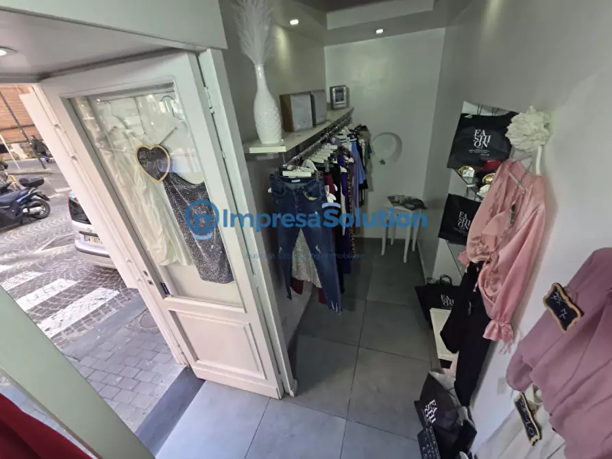 Immagine 4 di Negozio in affitto  in Via San Pasquale a Chiaia a Napoli