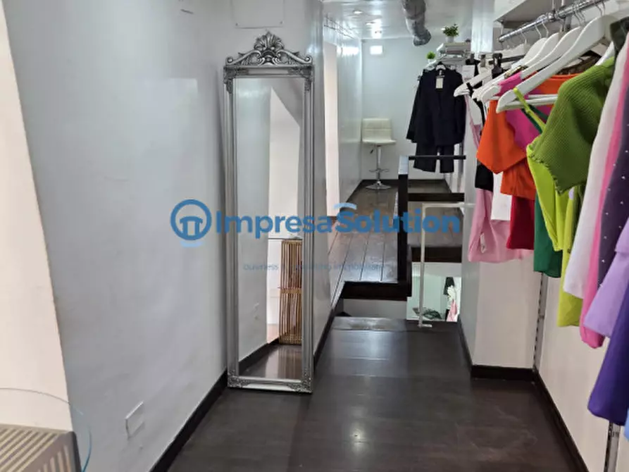 Immagine 7 di Negozio in affitto  in Via San Pasquale a Chiaia a Napoli