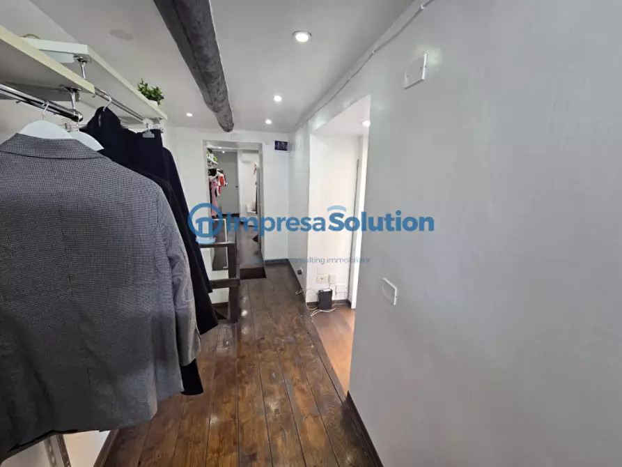 Immagine 9 di Negozio in affitto  in Via San Pasquale a Chiaia a Napoli