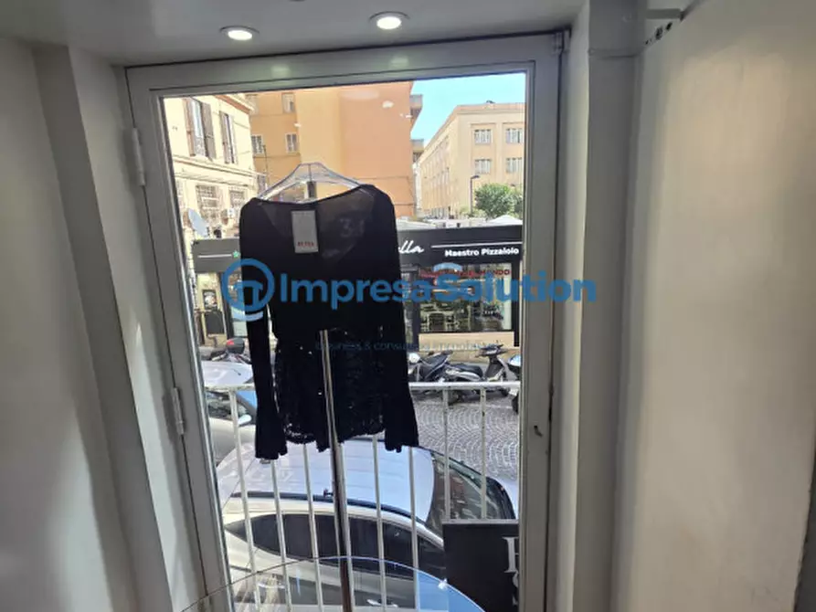 Immagine 11 di Negozio in affitto  in Via San Pasquale a Chiaia a Napoli