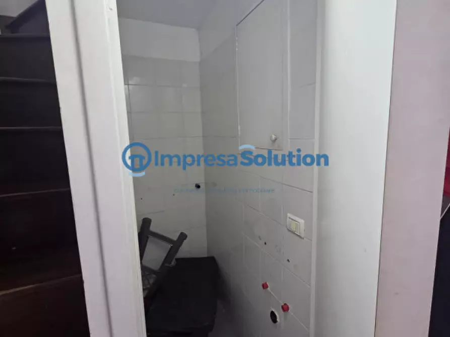 Immagine 14 di Negozio in affitto  in Via San Pasquale a Chiaia a Napoli