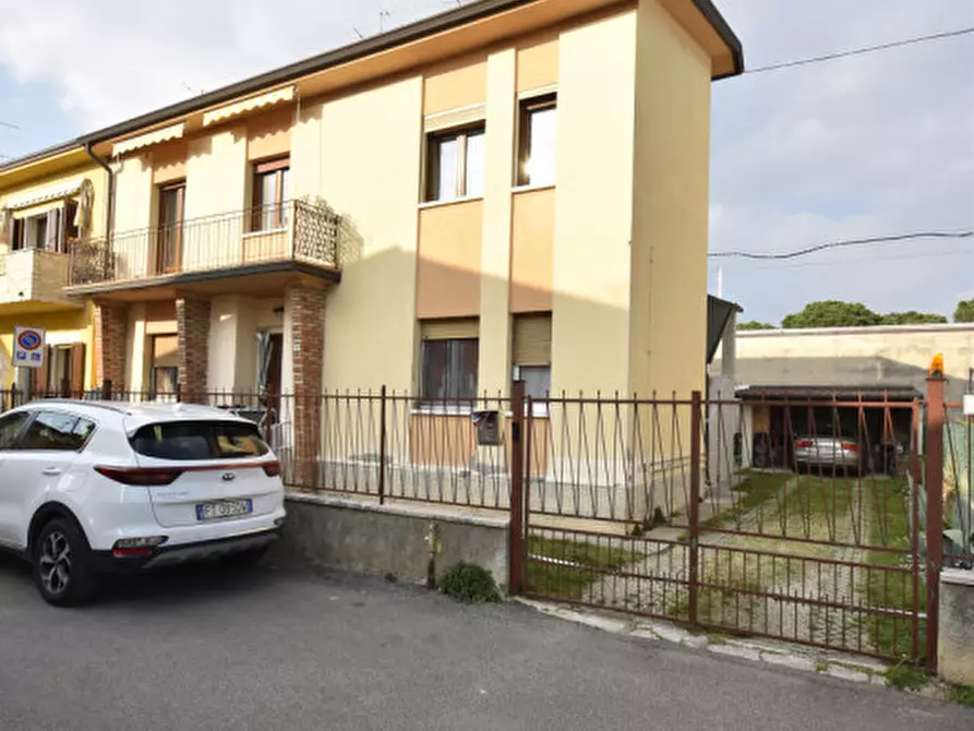 Immagine 1 di Casa bifamiliare in vendita  in via Girolamo Barbieri 12 a Bussolengo