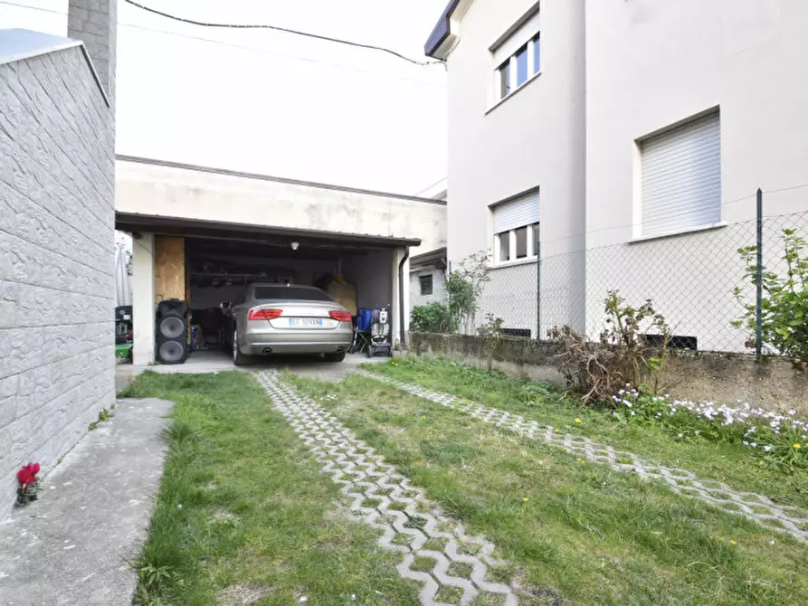 Immagine 3 di Casa bifamiliare in vendita  in via Girolamo Barbieri 12 a Bussolengo