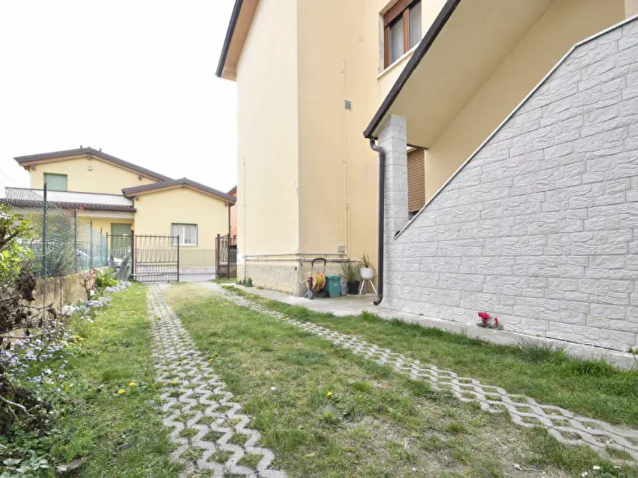 Immagine 4 di Casa bifamiliare in vendita  in via Girolamo Barbieri 12 a Bussolengo