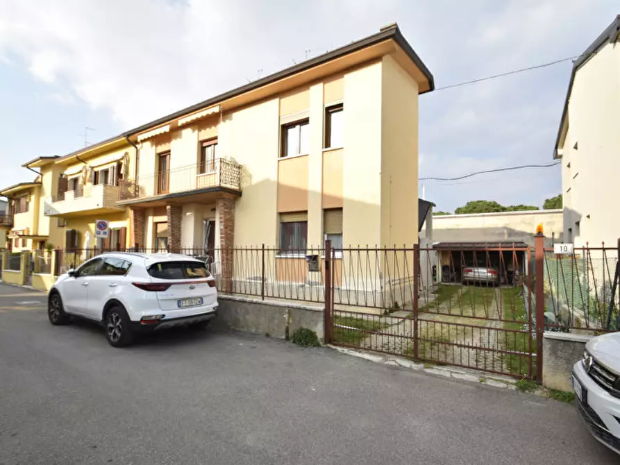 Immagine 6 di Appartamento in vendita  in via Girolamo Barbieri 12 a Bussolengo