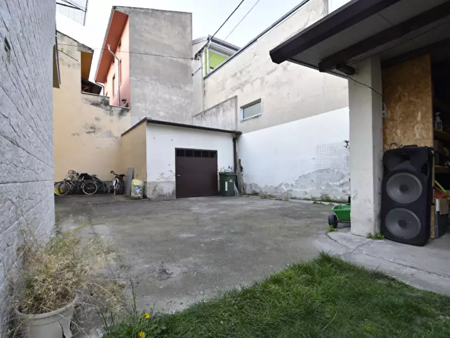 Immagine 31 di Casa bifamiliare in vendita  in via Girolamo Barbieri 12 a Bussolengo