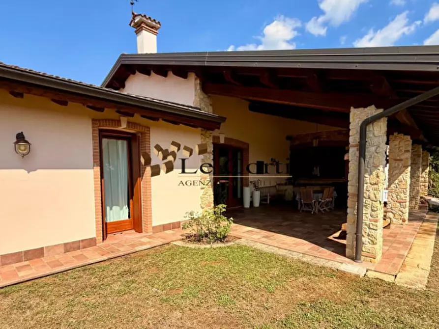 Immagine 2 di Villa in vendita  a Arcugnano