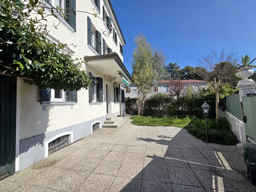 Immagine 30 di Villa in vendita  a Treviso