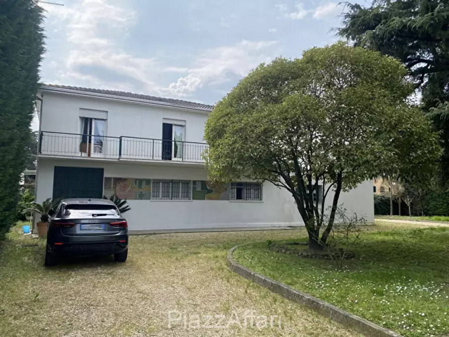 Immagine 1 di Villa in vendita  in Via Carducci a Cona