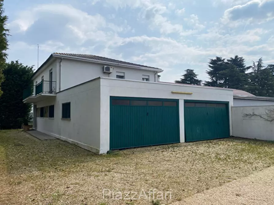 Immagine 2 di Villa in vendita  in Via Carducci a Cona