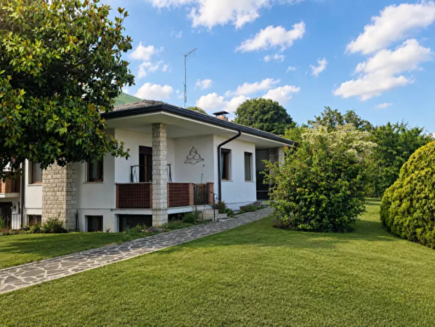Immagine 2 di Villa in vendita  in Via dei Prai 8 a Borso Del Grappa
