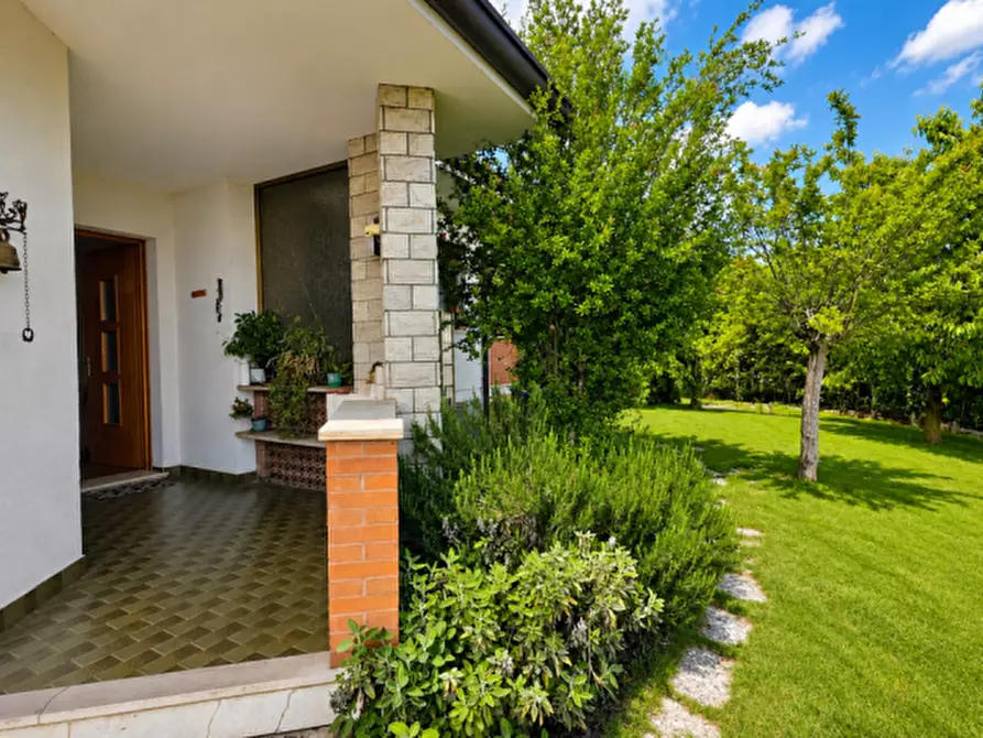 Immagine 7 di Villa in vendita  in Via dei Prai 8 a Borso Del Grappa