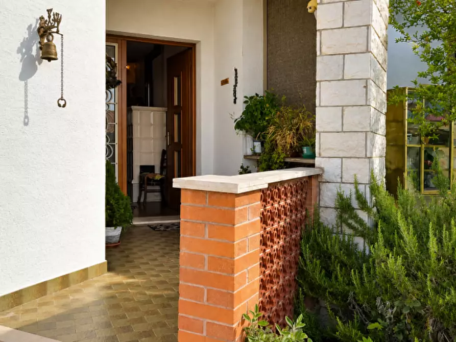 Immagine 11 di Villa in vendita  in Via dei Prai 8 a Borso Del Grappa