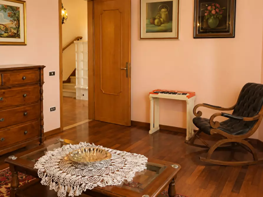 Immagine 16 di Villa in vendita  in Via dei Prai 8 a Borso Del Grappa