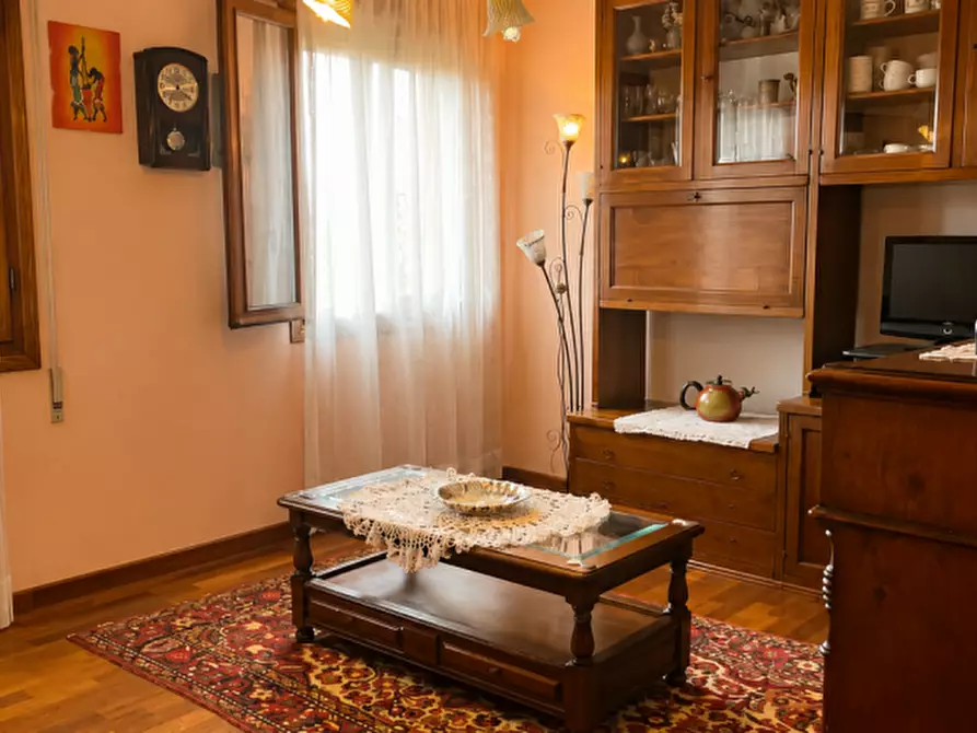 Immagine 17 di Villa in vendita  in Via dei Prai 8 a Borso Del Grappa