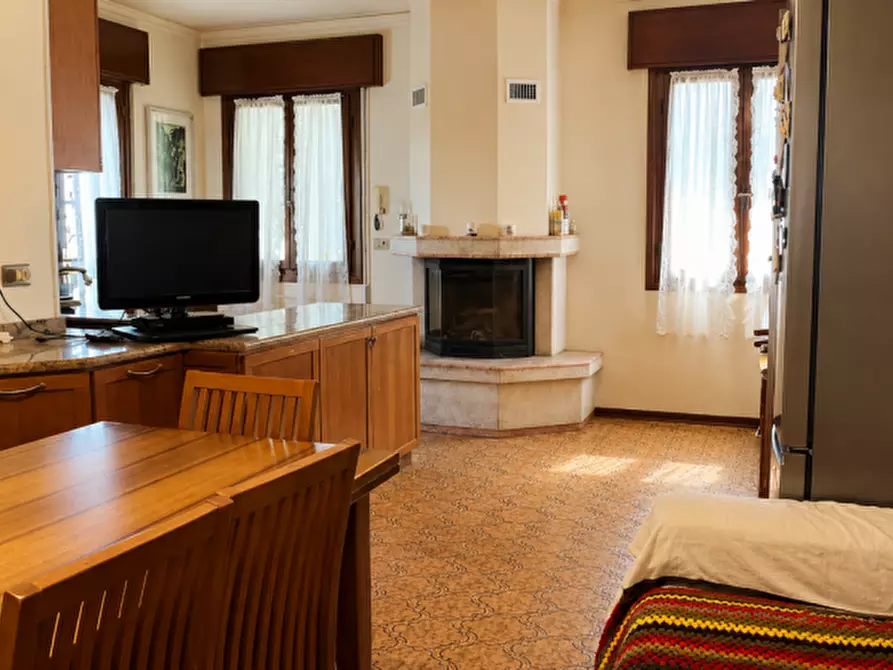 Immagine 21 di Villa in vendita  in Via dei Prai 8 a Borso Del Grappa