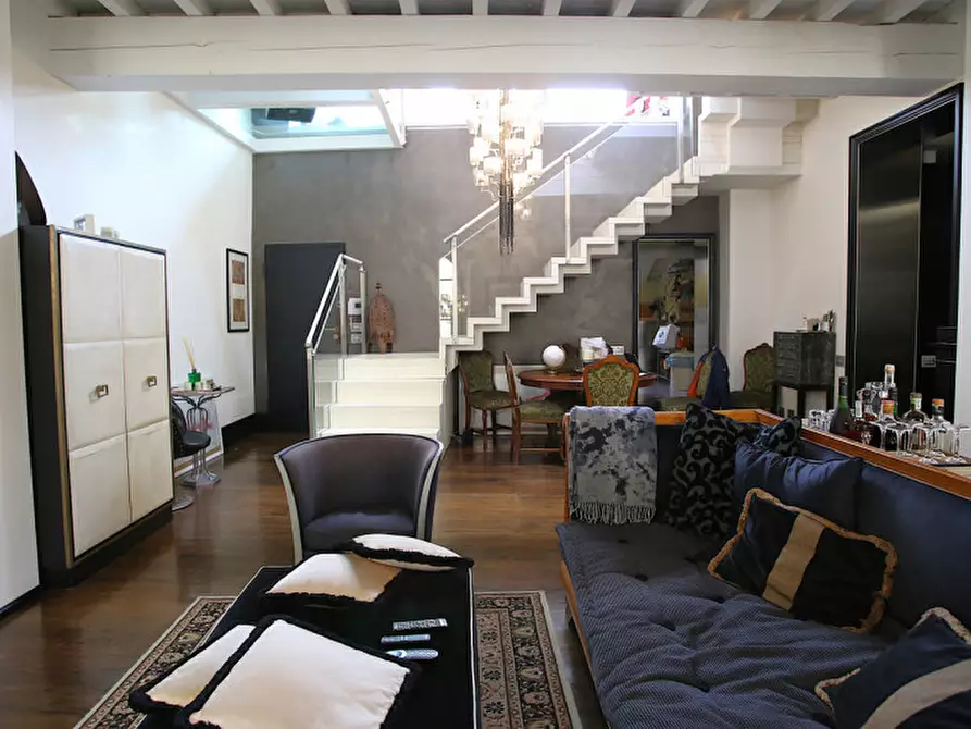 Immagine 11 di Appartamento in vendita  in Piazza Santa Maria delle Carceri a Prato