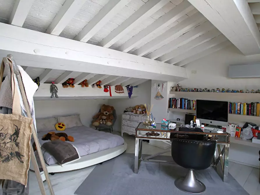 Immagine 31 di Appartamento in vendita  in Piazza Santa Maria delle Carceri a Prato