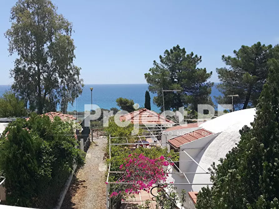 Immagine 1 di Casa indipendente in vendita  in Contrada Calè a Palizzi