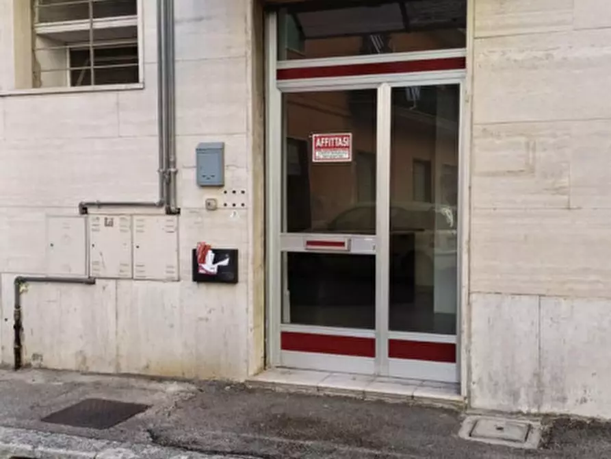 Immagine 5 di Negozio in affitto  a Cassino