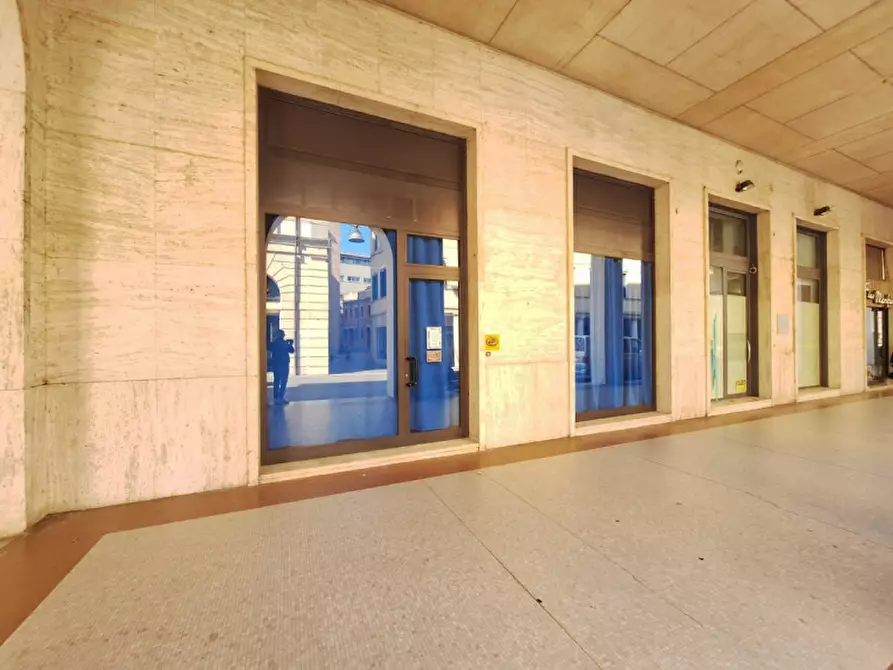 Immagine 2 di Negozio in vendita  in Via Angeli a Rovigo