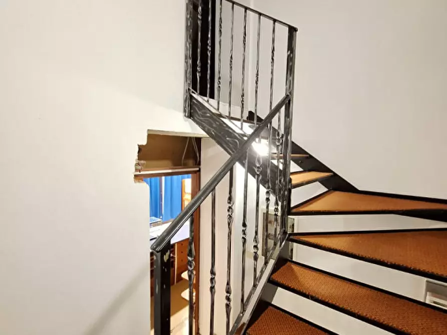 Immagine 6 di Negozio in vendita  in Via Angeli a Rovigo