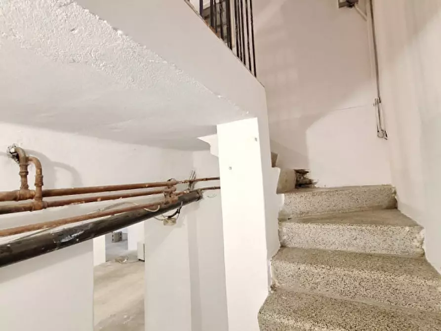 Immagine 10 di Negozio in vendita  in Via Angeli a Rovigo