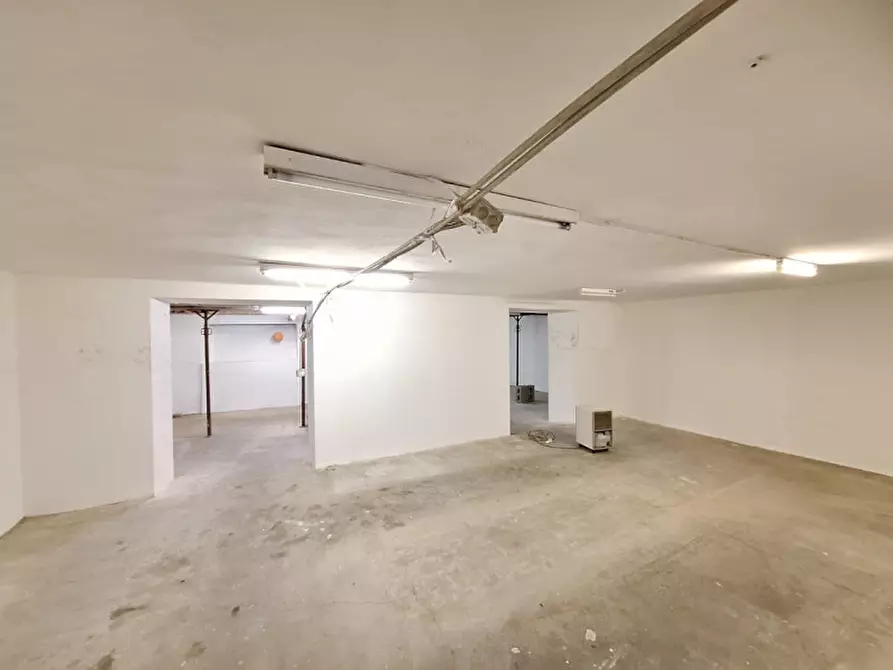 Immagine 11 di Negozio in vendita  in Via Angeli a Rovigo