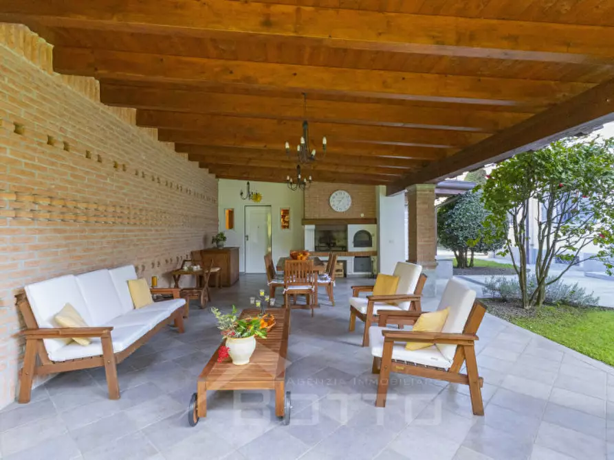 Immagine 2 di Villa in vendita  in Piazza Vittorio Cacciami 11 a Grignasco