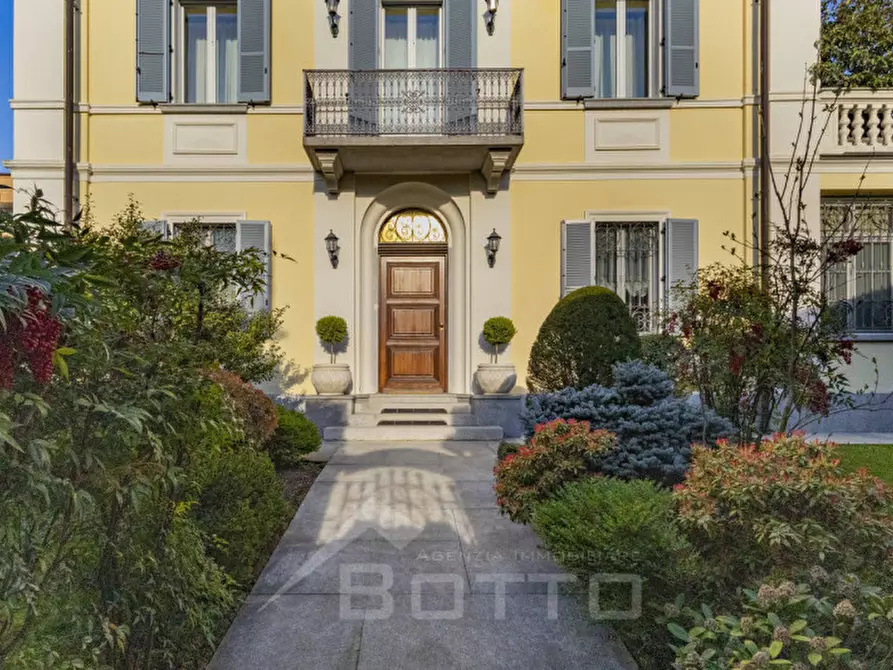 Immagine 4 di Villa in vendita  in Piazza Vittorio Cacciami 11 a Grignasco