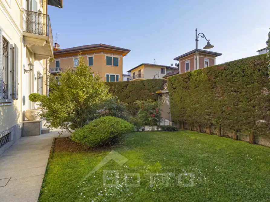 Immagine 7 di Villa in vendita  in Piazza Vittorio Cacciami 11 a Grignasco