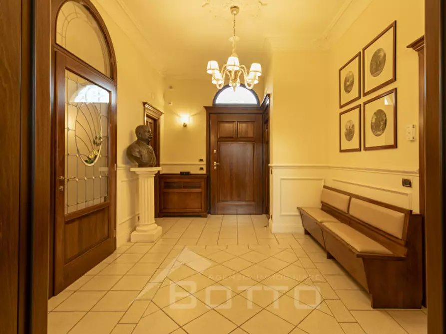 Immagine 17 di Villa in vendita  in Piazza Vittorio Cacciami 11 a Grignasco