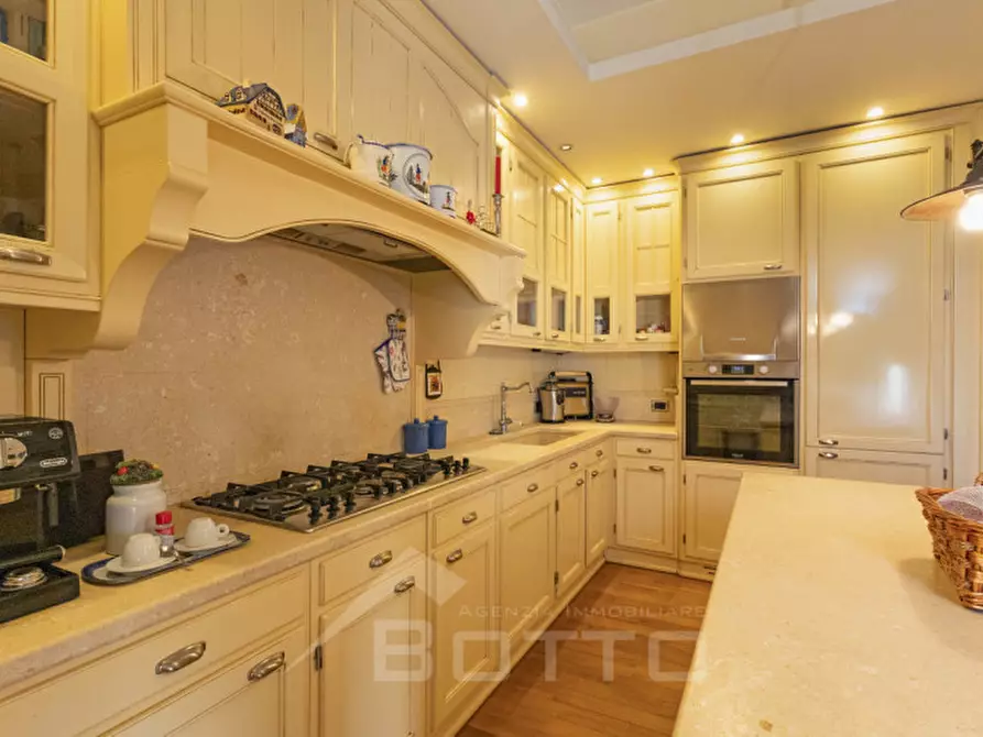 Immagine 32 di Villa in vendita  in Piazza Vittorio Cacciami 11 a Grignasco