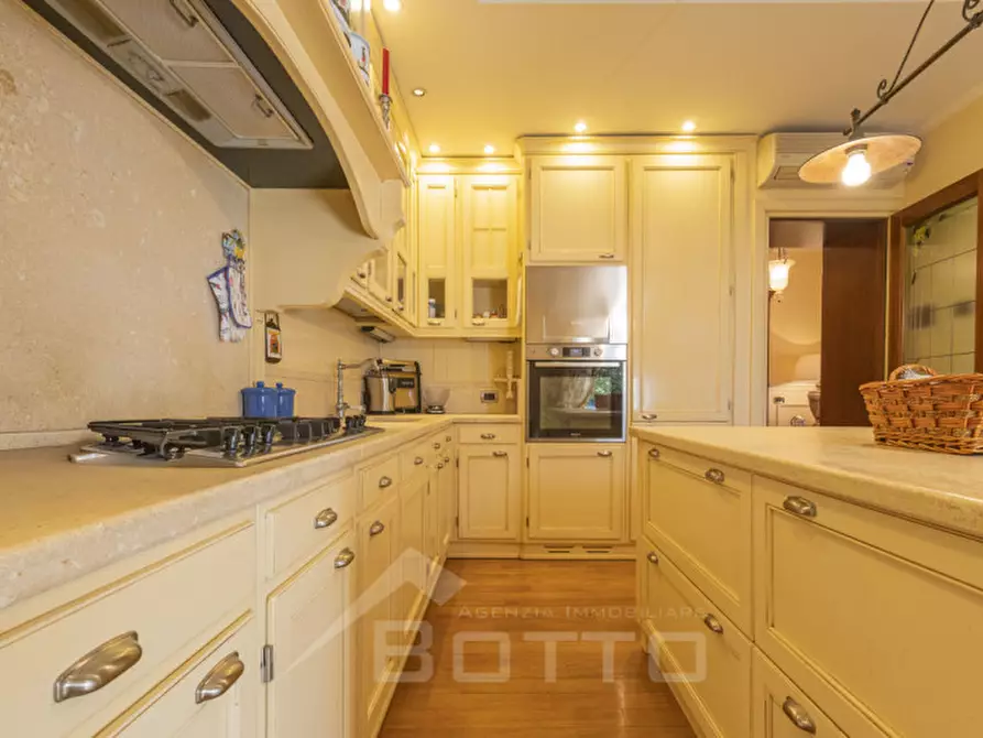 Immagine 33 di Villa in vendita  in Piazza Vittorio Cacciami 11 a Grignasco