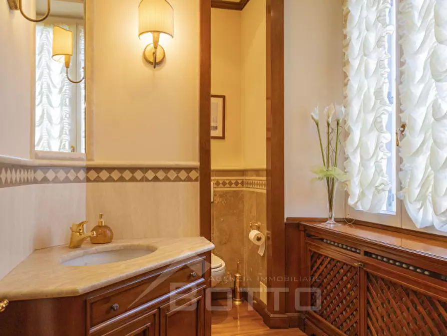 Immagine 35 di Villa in vendita  in Piazza Vittorio Cacciami 11 a Grignasco