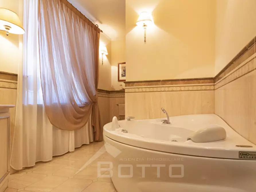 Immagine 55 di Villa in vendita  in Piazza Vittorio Cacciami 11 a Grignasco