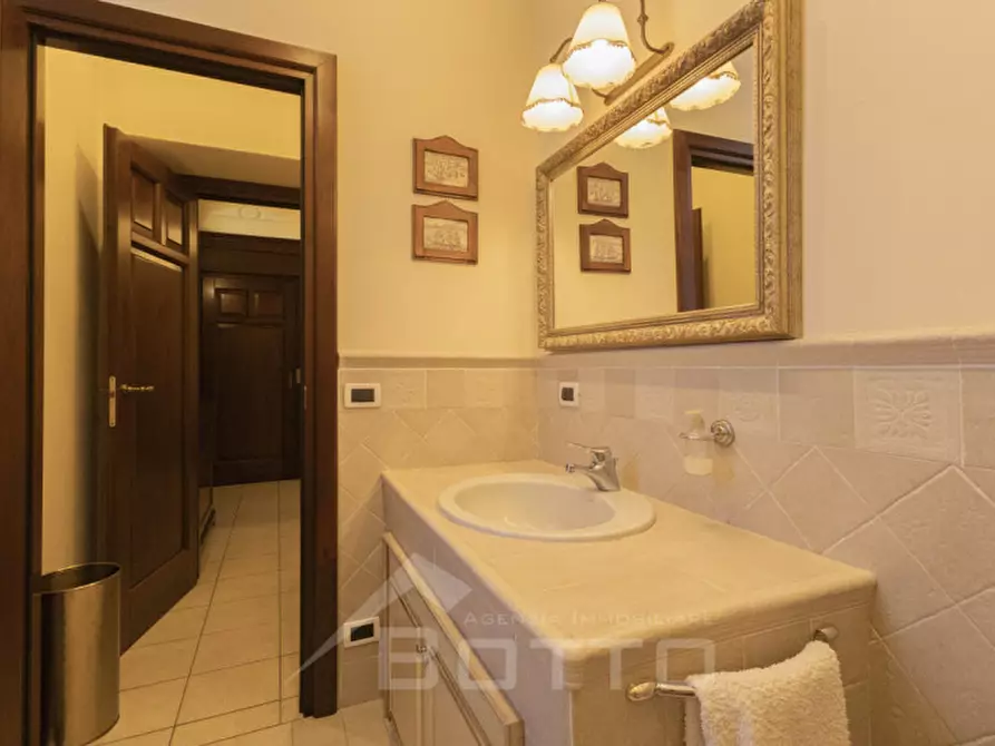Immagine 60 di Villa in vendita  in Piazza Vittorio Cacciami 11 a Grignasco