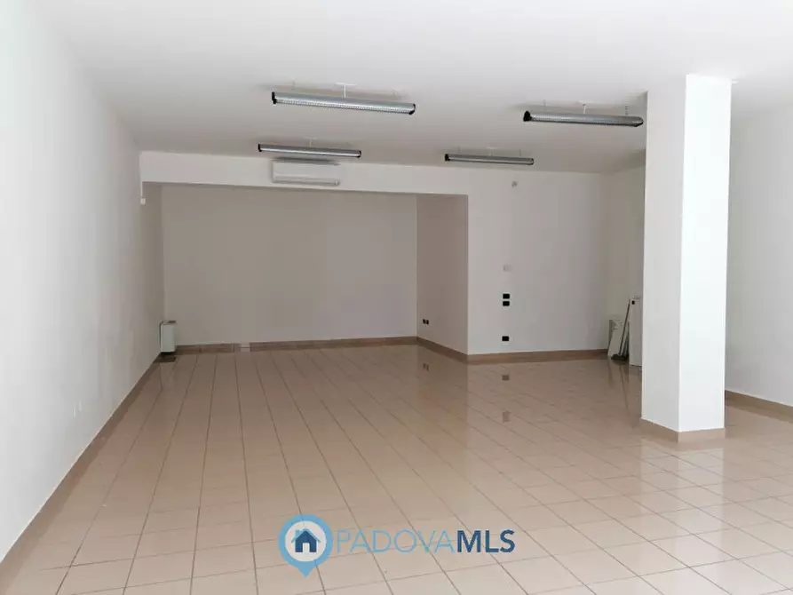 Immagine 2 di Negozio in affitto  in Via A. Gramsci, 75 a Cadoneghe