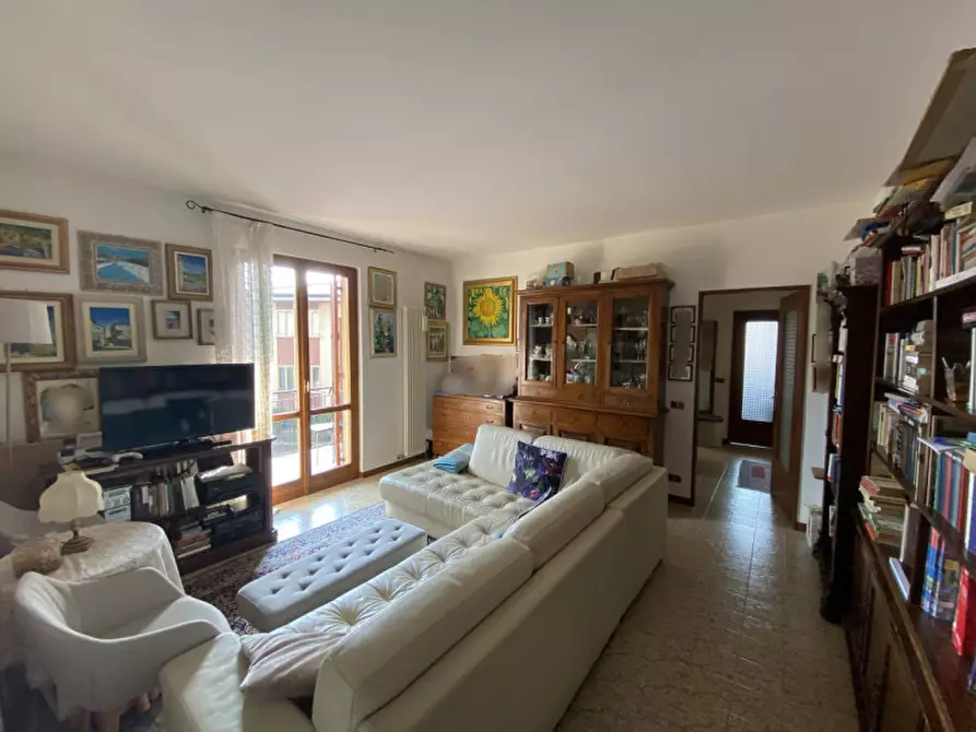 Immagine 3 di Appartamento in vendita  in Via Sebino a Peschiera Del Garda