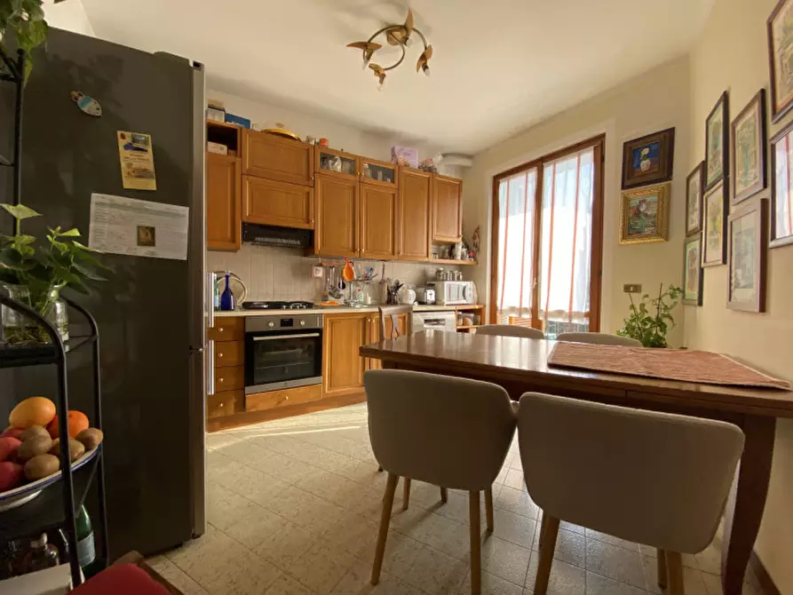 Immagine 4 di Appartamento in vendita  in Via Sebino a Peschiera Del Garda