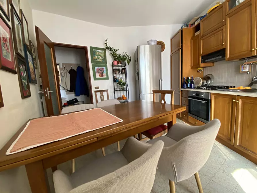 Immagine 5 di Appartamento in vendita  in Via Sebino a Peschiera Del Garda